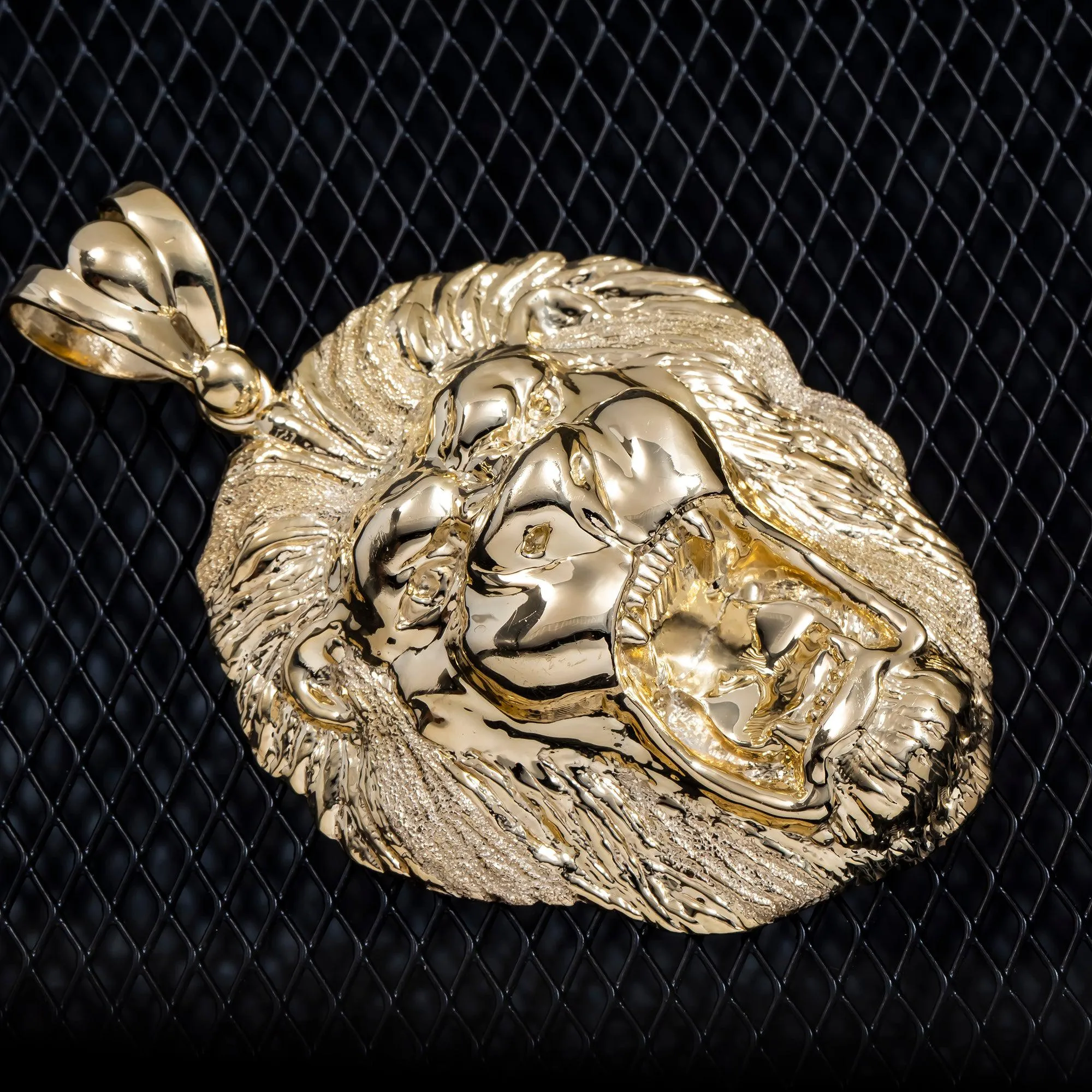 10K GOLD LION HEAD PENDANT 28.2G