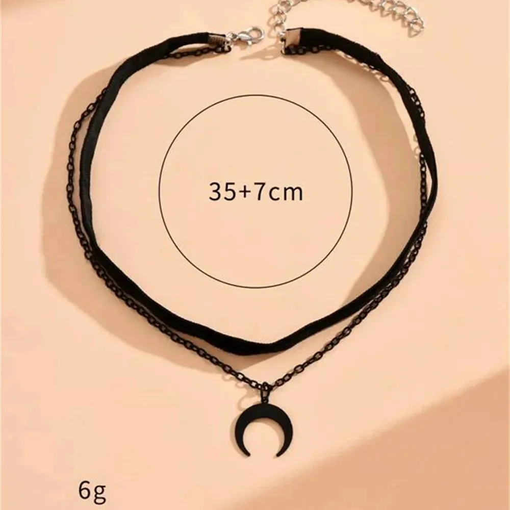 Black Flannel Horn Pendant Chain Choker