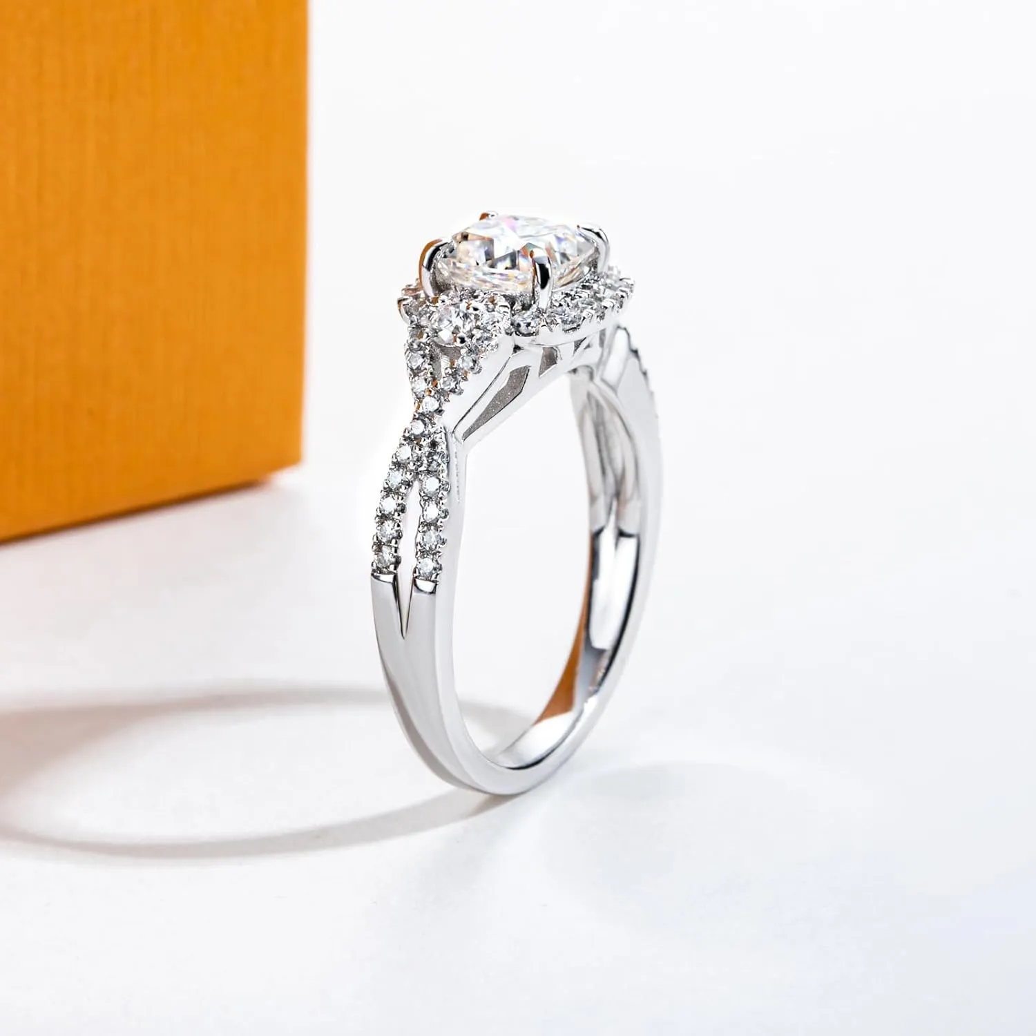 Moissanite Engagement Rings 1.4-2.2cttw D Color VVS1 Clarity Round Brilliant Cut 925 Sterling Silver 3 Stones Anniversary Promise Wedding Rings for Women with Certificate