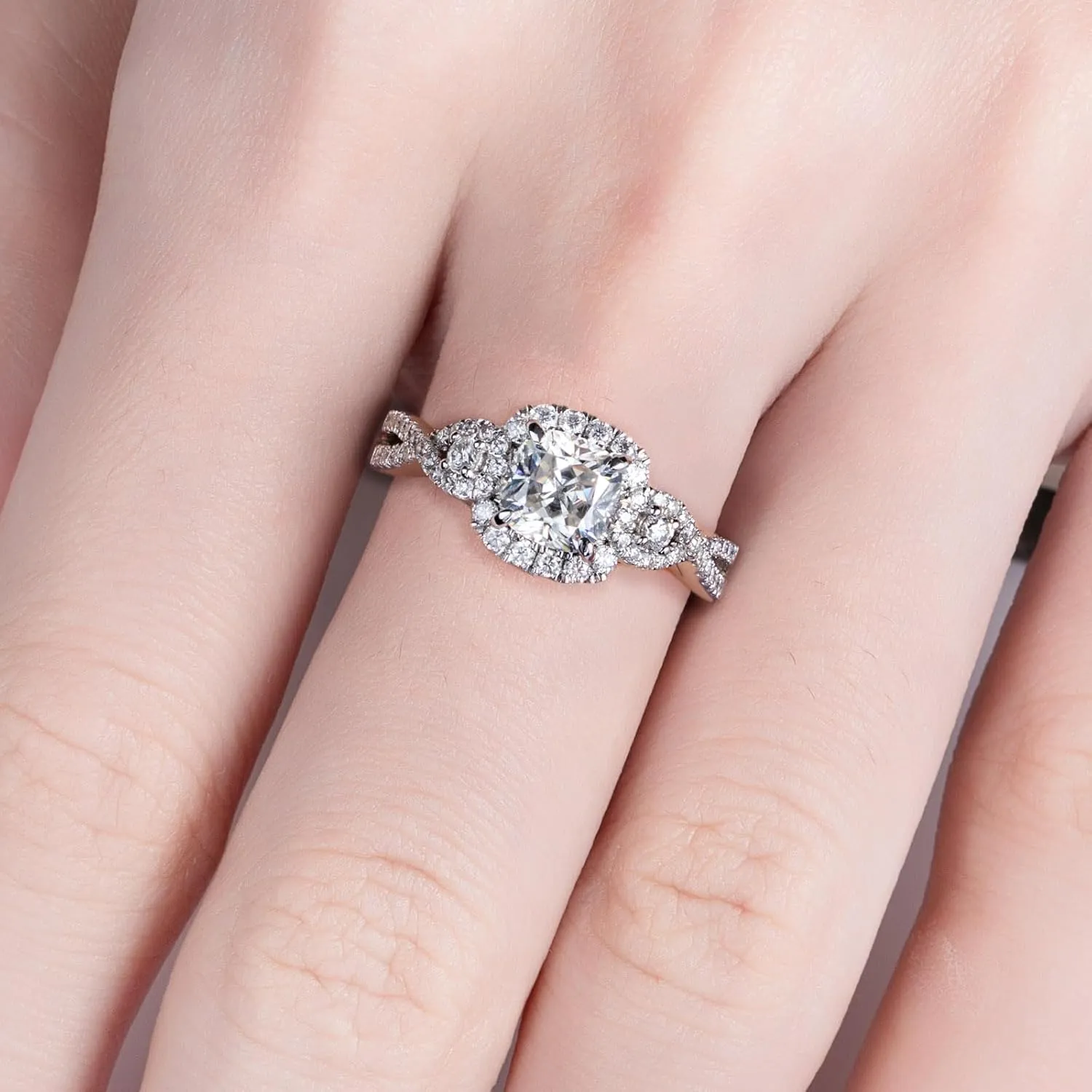 Moissanite Engagement Rings 1.4-2.2cttw D Color VVS1 Clarity Round Brilliant Cut 925 Sterling Silver 3 Stones Anniversary Promise Wedding Rings for Women with Certificate